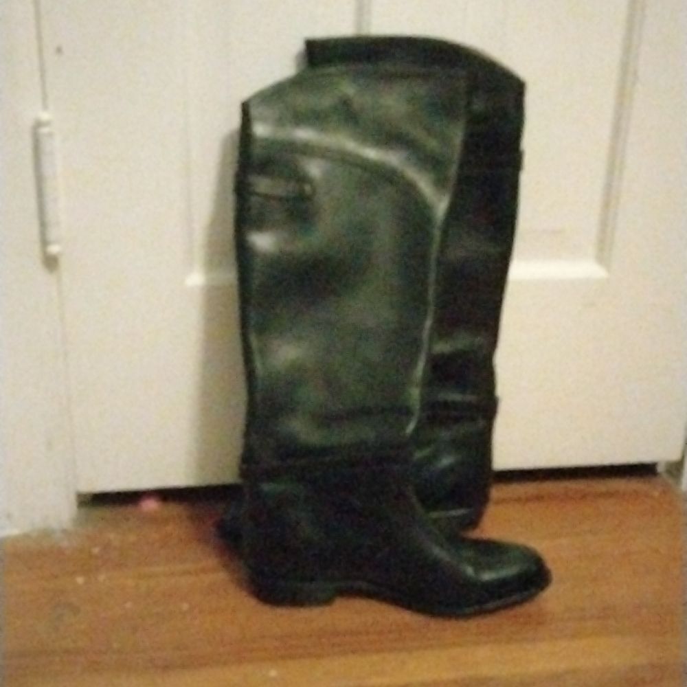 Frye - Picture 5 of 15